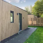 2 Bedroom Stunning Home In Heinkenszand